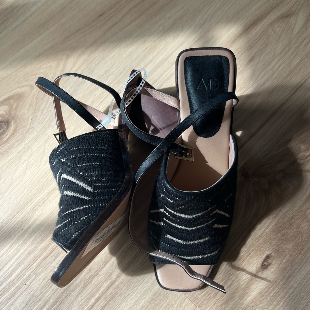 And Daughters| Textured peep toe mules
